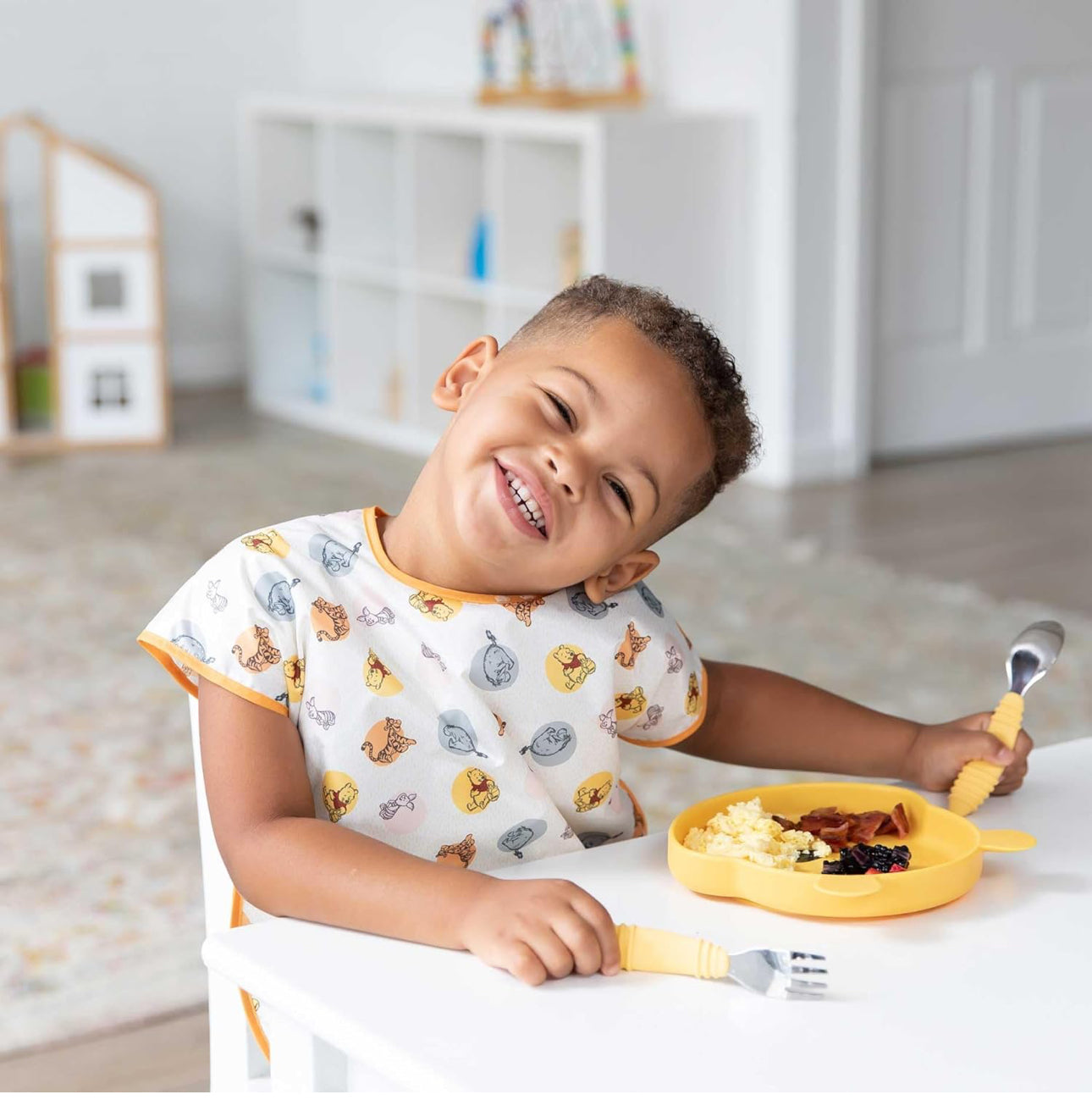 BUMKINS - Disney卡通造型超防水飯衣 (Winnie the Pooh 短袖款) Junior bib